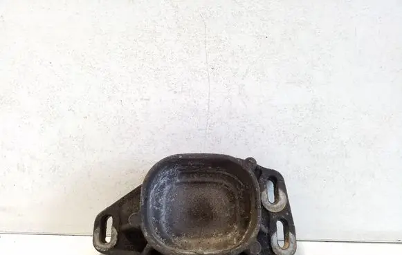 Volkswagen PASSAT B5 Engine mounting bracket 8D0199335C