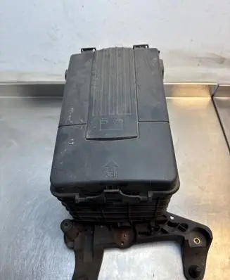 Audi Q3 8U Battery tray 1K0915333