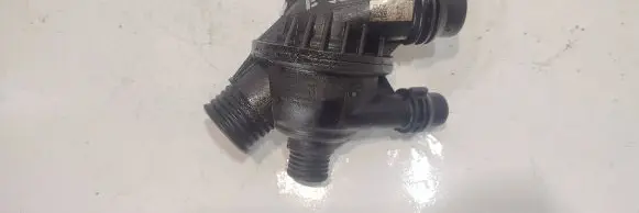 BMW 3 E90 E91 Thermostat housing 7552403