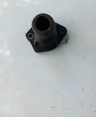 Volkswagen PASSAT B4 Engine coolant pipe/hose 026121145E