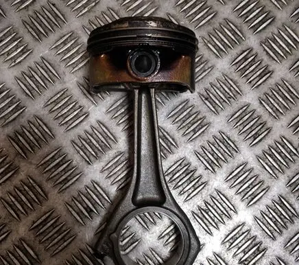 Land Rover Range Rover Sport L494 Piston with connecting rod