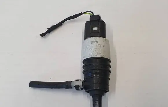 BMW 5 G30 G31 Windscreen/windshield washer pump 7298309 P170919 M170905