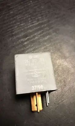 Audi A4 S4 B5 8D Glow plug pre-heat relay 357911253