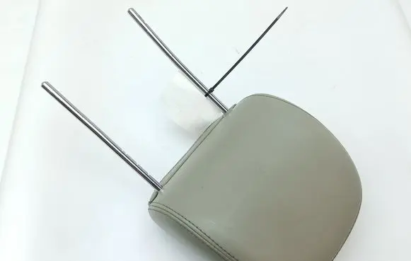 Chrysler 300 - 300C Front seat headrest 