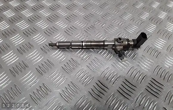 Volkswagen Jetta VI Fuel injector 03L130277B