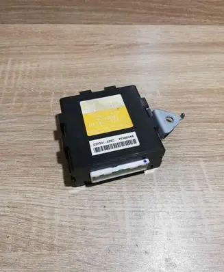 Toyota Corolla Verso AR10 Alarm control unit/module 081900F810