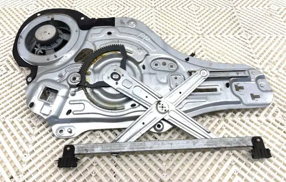 KIA Sportage Front door window regulator with motor 824803U020