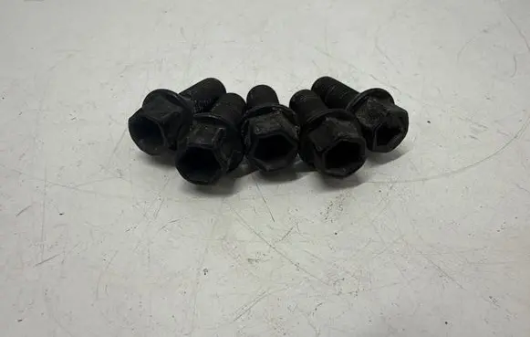 Ford Explorer VI Nuts/bolts 
