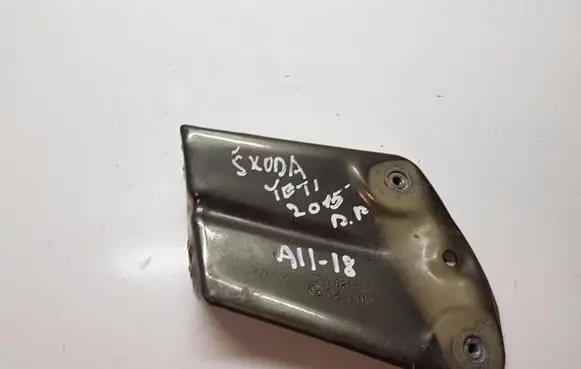 Skoda Yeti (5L) Fender mounting bracket 5L0821141 A1118
