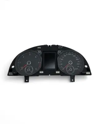 Volkswagen PASSAT B7 Speedometer (instrument cluster) 3AA920870D
