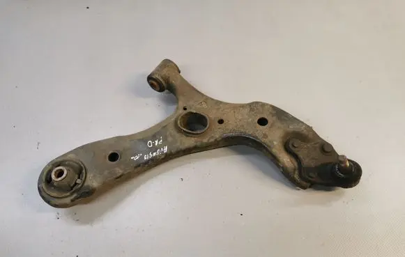 Toyota Avensis T270 Front lower control arm/wishbone