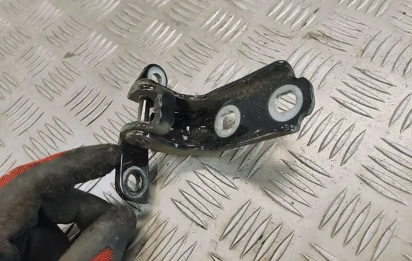 Opel Zafira C Rear door lower hinge