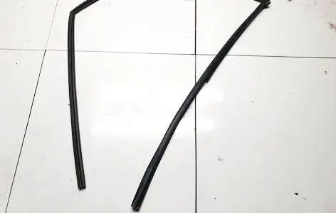 Mazda CX-7 Rubber seal front coupe door 