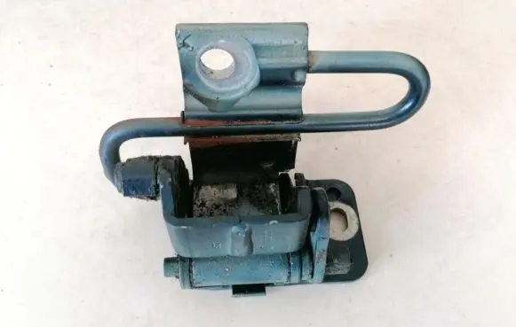 Audi TT Mk1 Front door upper hinge 8n0831411b