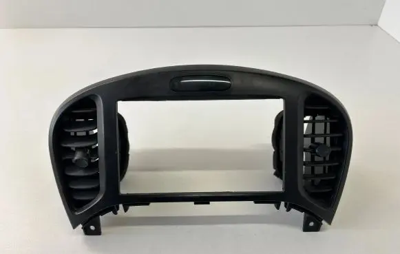 Nissan Juke I F15 Dash center air vent grill