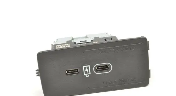 Volvo XC90 USB socket connector 32375814