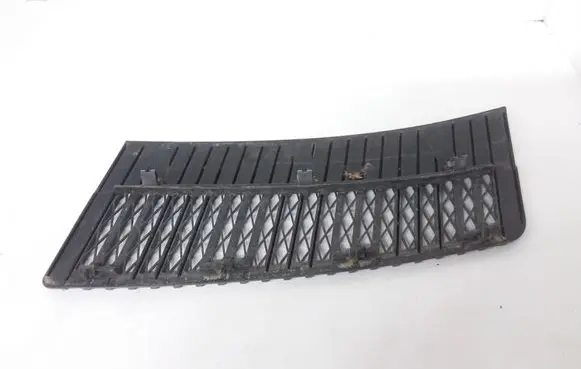 BMW 5 E28 Bonnet/hood grill 51131874518