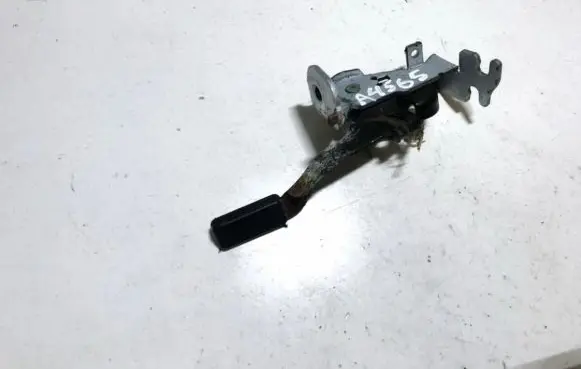 Toyota RAV 4 (XA20) Fuel tank opening switch 