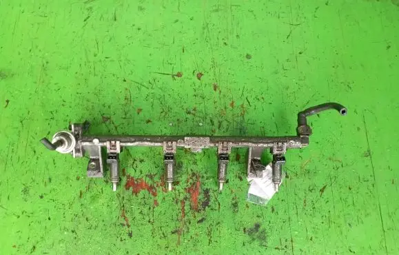 Ford Focus Fuel main line pipe
