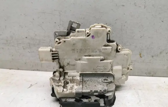 Audi A4 S4 B7 8E 8H Rear door lock 8E0839015AA