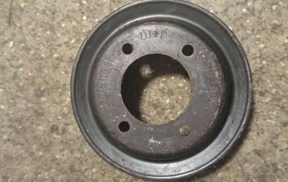 BMW 5 E39 Water pump pulley 2246129