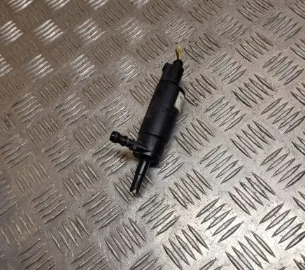 Volkswagen Touran I Headlight washer pump 3B7955681 001016