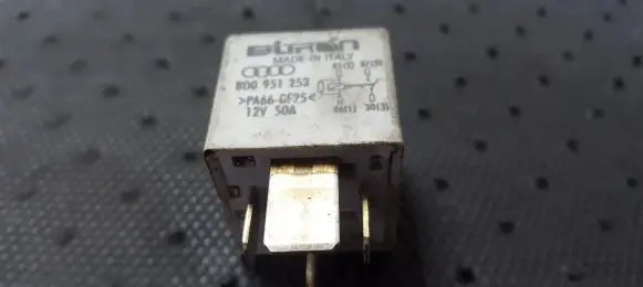 Volkswagen PASSAT B5 Other relay 8D0951253
