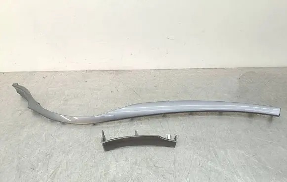 Hyundai i40 Dashboard glove box trim U09F343810 U09F233810