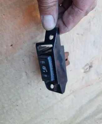 Nissan Qashqai Seat heating switch 
