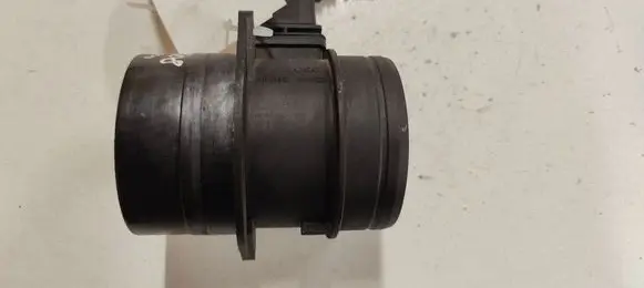 Volkswagen PASSAT B6 Mass air flow meter F00C267046