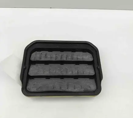 Quarter panel pressure vent