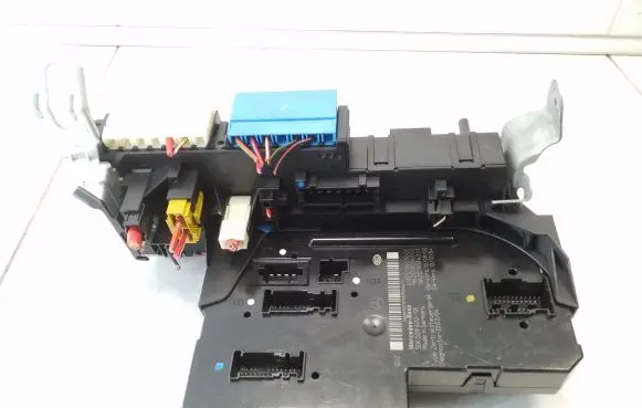 Mercedes-Benz E W212 Fuse module A2129005201 A2139016600 A2129024301