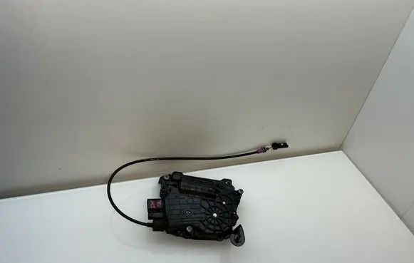 BMW 5 GT F07 Front door soft close latching motor 4122310200