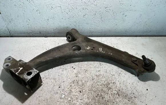 Volkswagen PASSAT B6 Front lower control arm/wishbone 3C0407153B