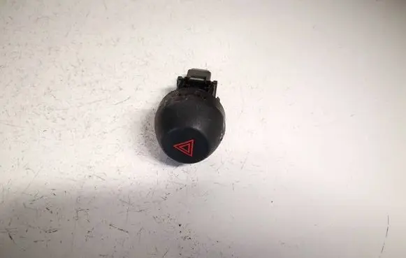 Toyota RAV 4 (XA30) Hazard light switch 15b060