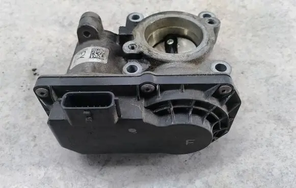 Renault Scenic III - Grand scenic III Throttle body valve 
