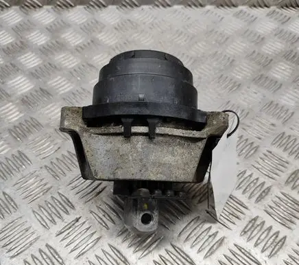 BMW X5 G05 Engine mount bracket 6890831