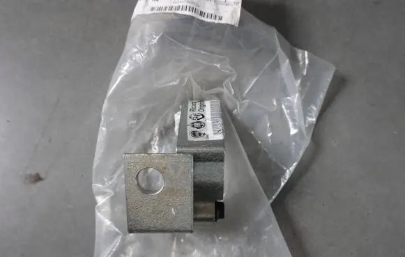 Fiat 500 Front door lower hinge 68094393 51825647