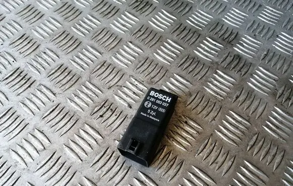 Volvo V50 Glow plug pre-heat relay 8692859 0281003037