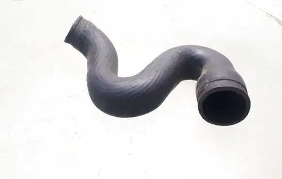 Volkswagen PASSAT B5 Intercooler hose/pipe 8D0145828C