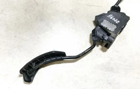 Toyota Auris 150 Accelerator throttle pedal 7811002070 78110-02070