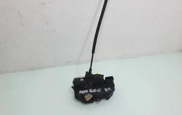 Opel Insignia A Front door lock