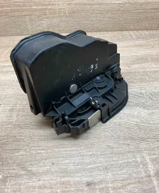 BMW X3 E83 Rear door lock 7167069