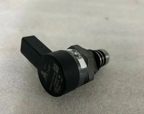 Volkswagen Tiguan Fuel pressure regulator 057130764AB
