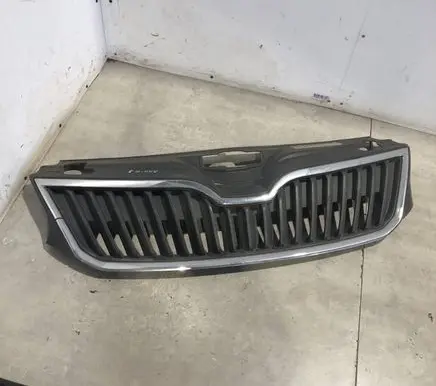 Skoda Rapid (NH) Front bumper upper radiator grill 5JA853668