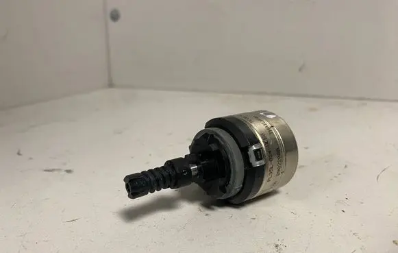 Volkswagen PASSAT B6 Headlight level adjustment motor 89022080
