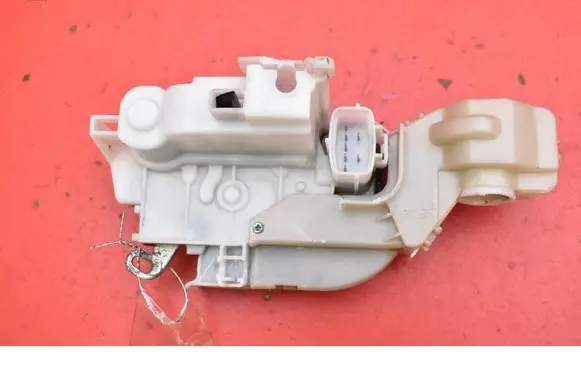 Alfa Romeo 159 Front door lock 