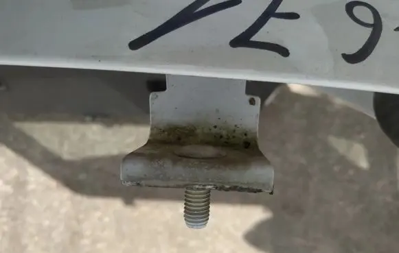 Volkswagen Polo Tailgate/trunk/boot hinge