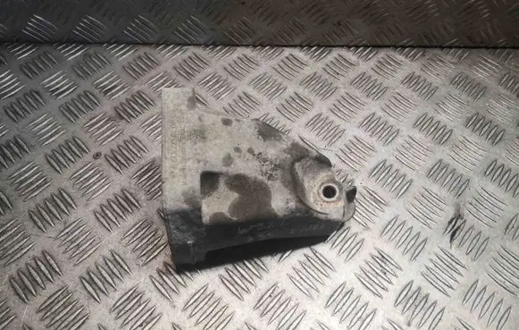 Mercedes-Benz S W221 Engine mounting bracket 6422230404 A6422230404