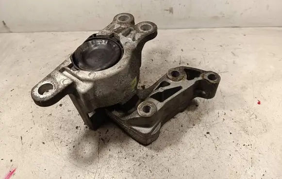 Nissan X-Trail T32 Engine mount bracket 